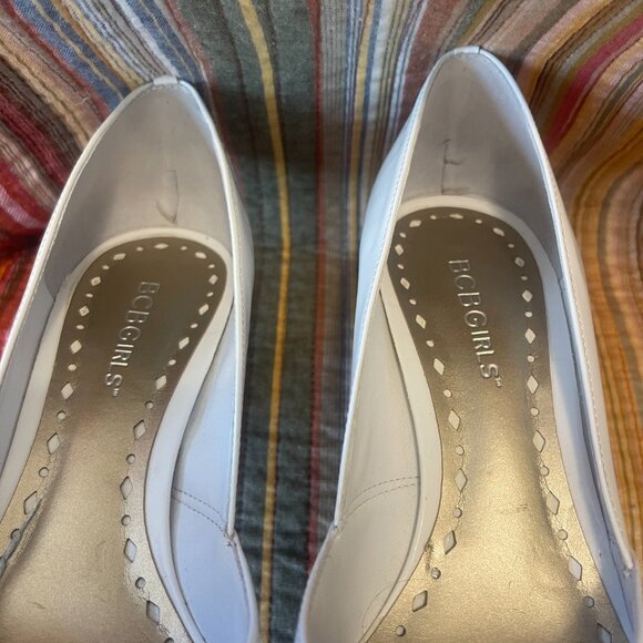 BCBGirls Womens size 7B/37 White leather Pumps - Picture 7 of 12